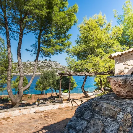 Nobelos Seaside Szálloda 4*